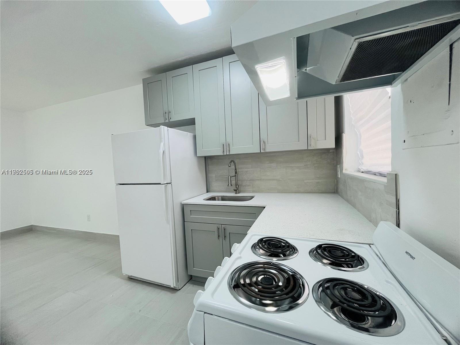 ALBERTA BISCAYNE 2ND REV - Residential Lease