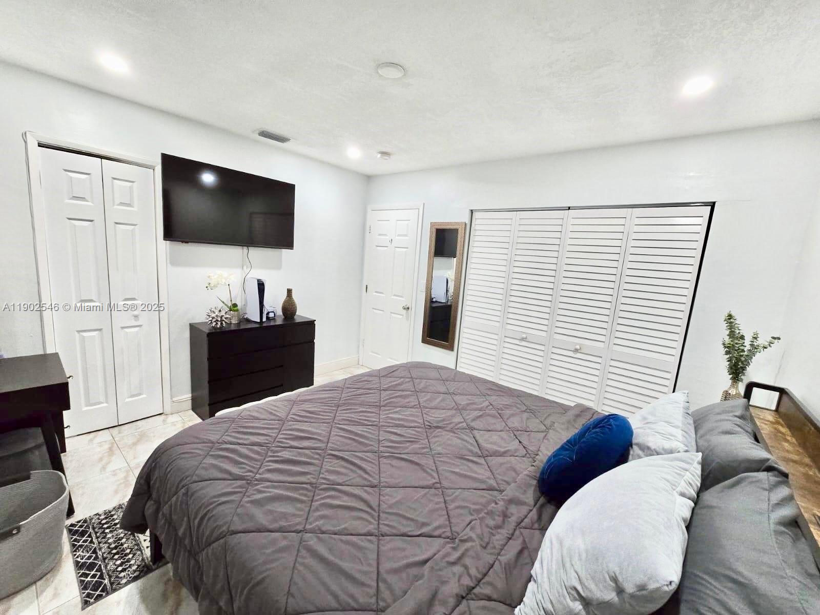 HIALEAH 16TH ADDN - Residential
