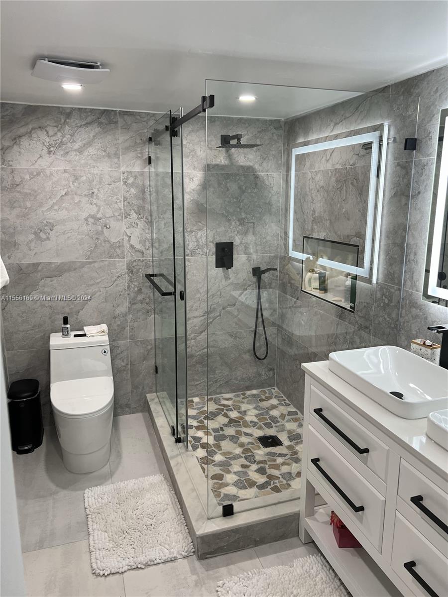 HILLSBORO SHORES SEC - Residential