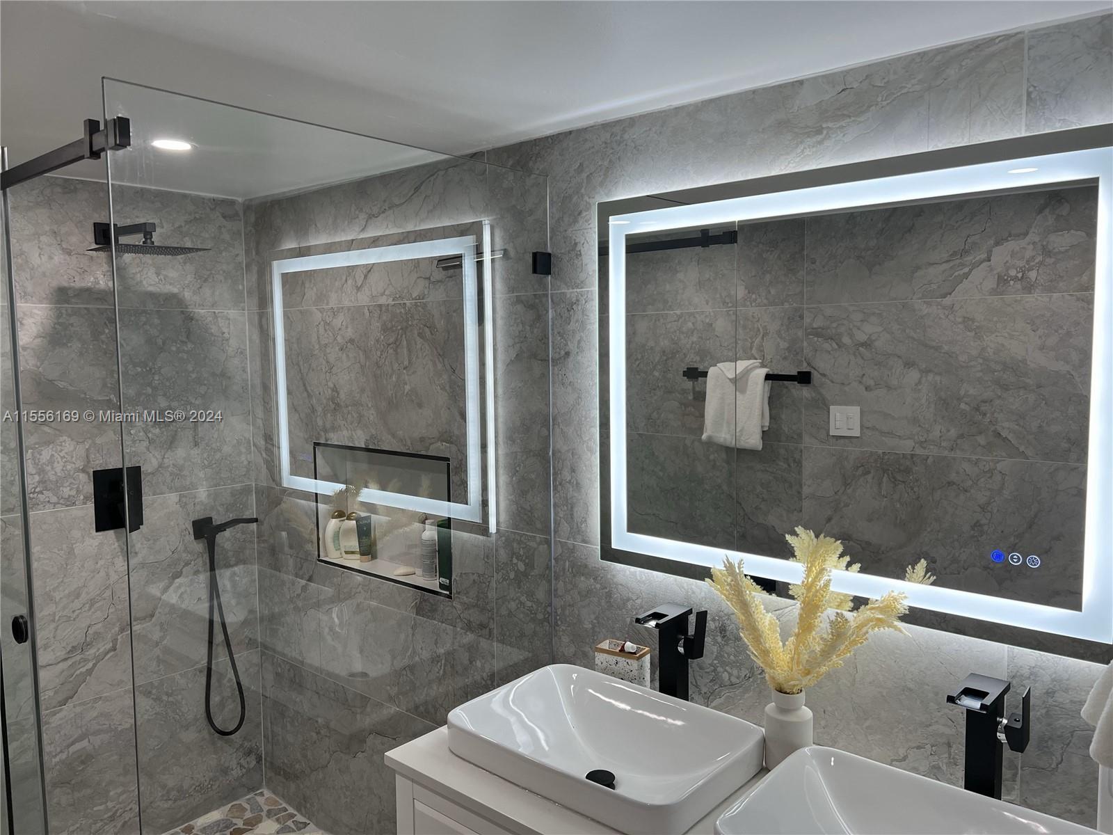 HILLSBORO SHORES SEC - Residential