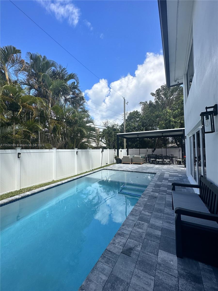 HILLSBORO SHORES SEC - Residential