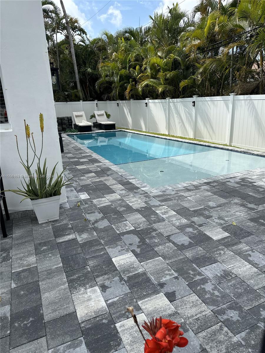 HILLSBORO SHORES SEC - Residential