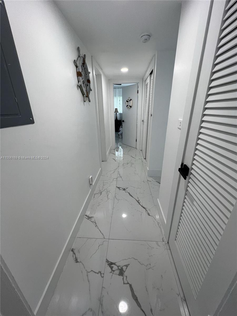 HILLSBORO SHORES SEC - Residential