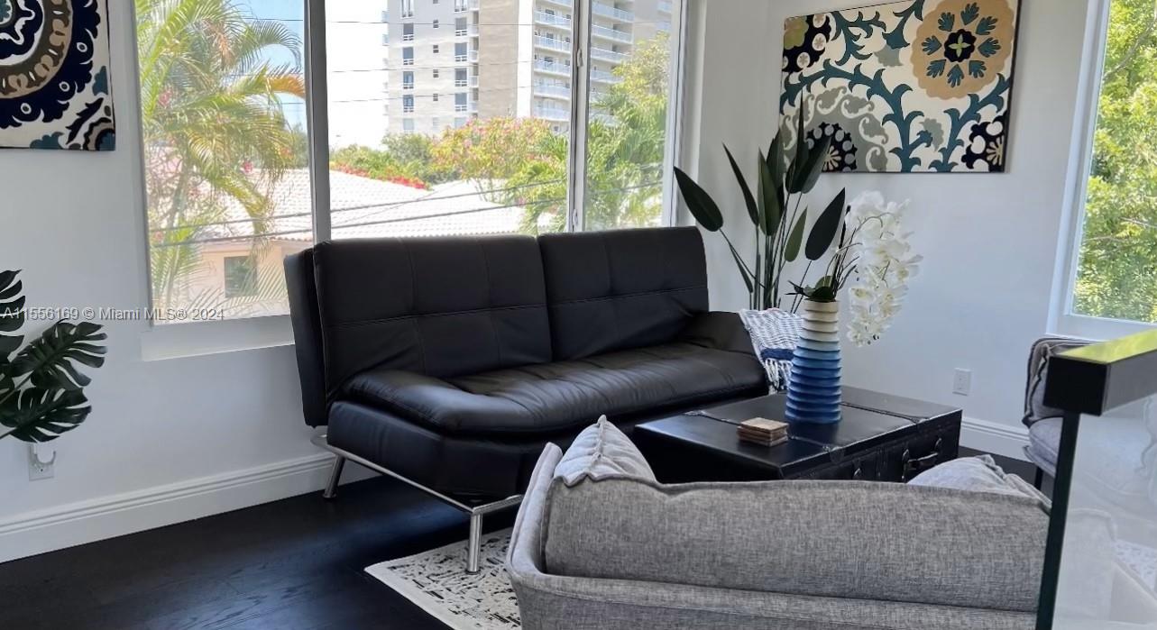 HILLSBORO SHORES SEC - Residential