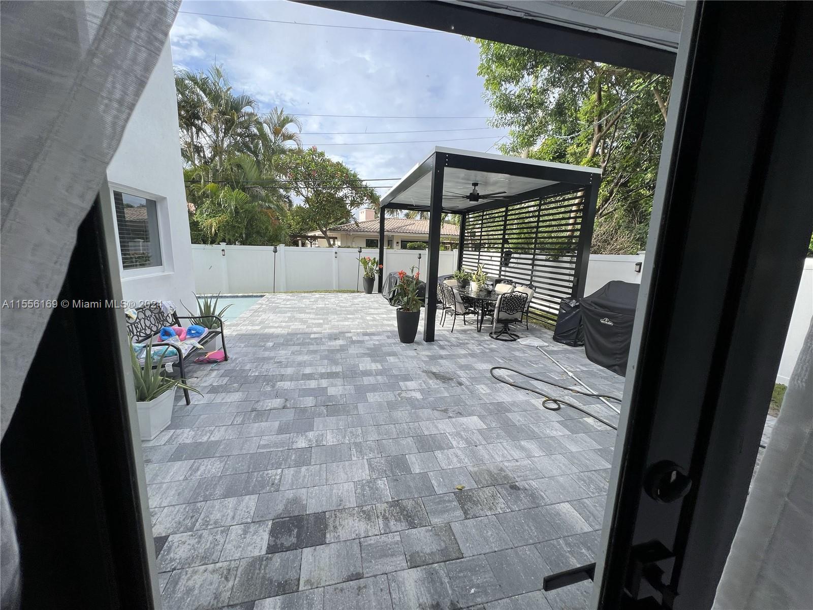 HILLSBORO SHORES SEC - Residential