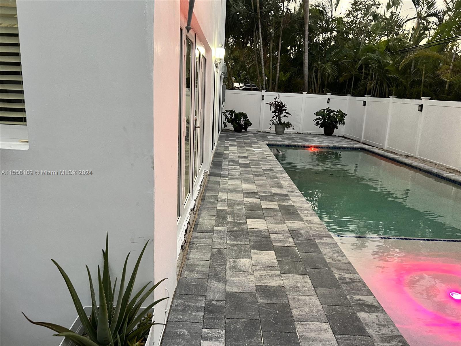 HILLSBORO SHORES SEC - Residential