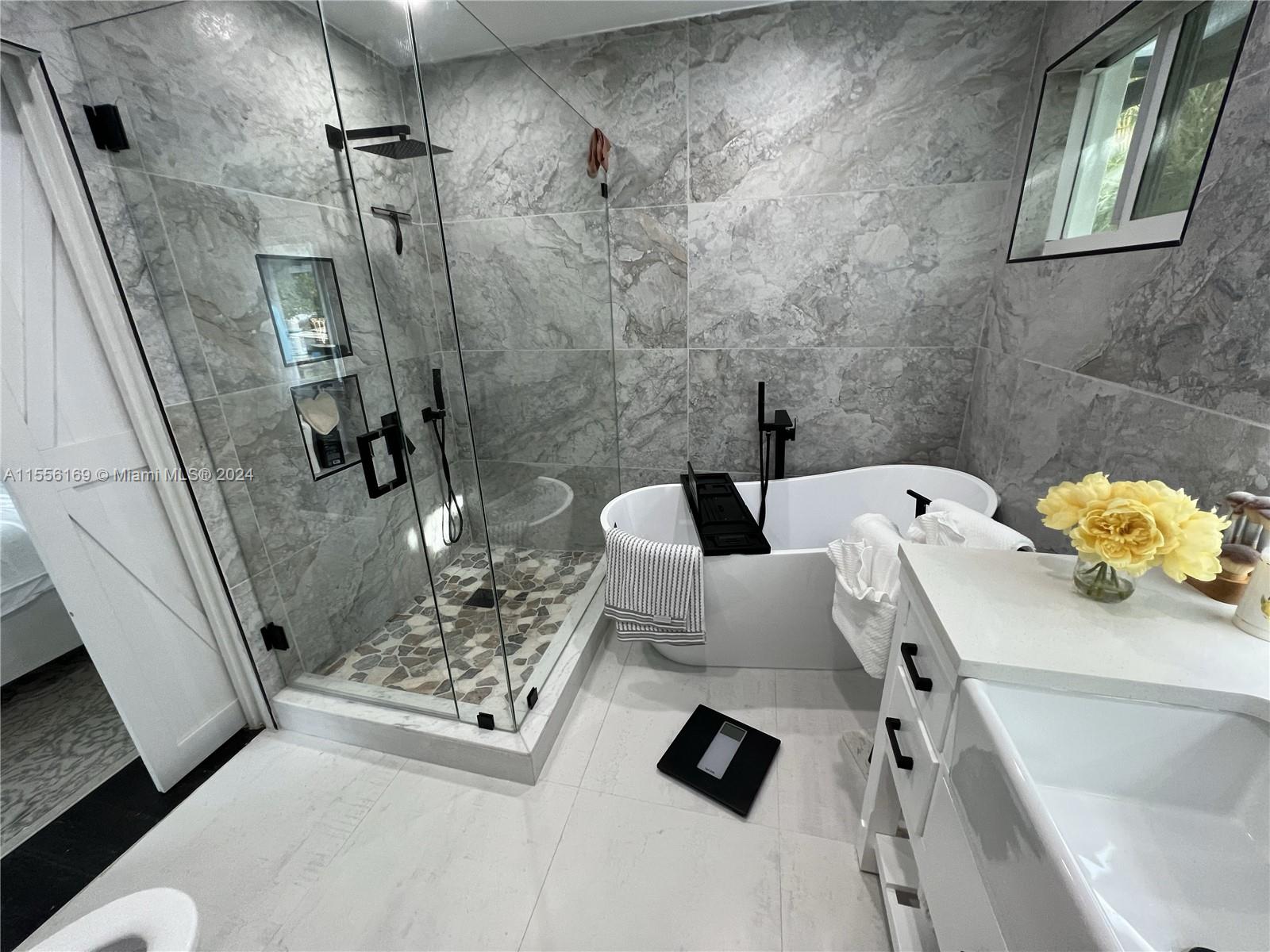 HILLSBORO SHORES SEC - Residential