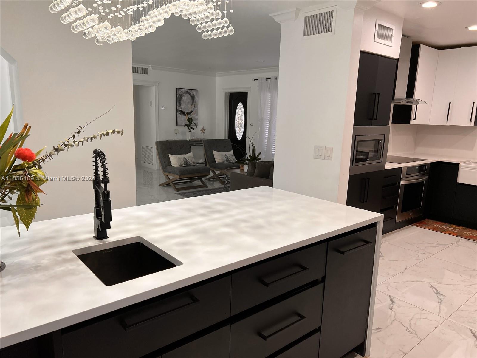 HILLSBORO SHORES SEC - Residential