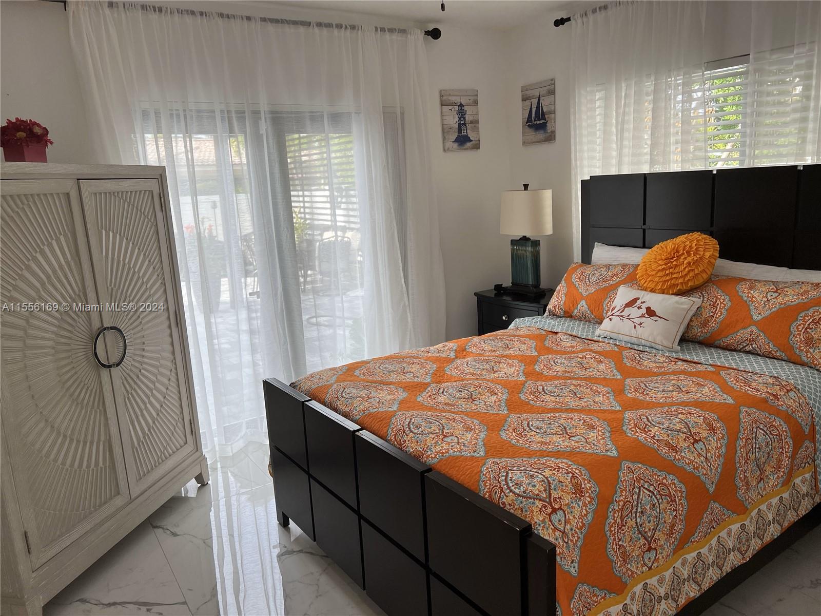 HILLSBORO SHORES SEC - Residential