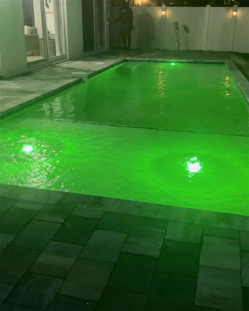 HILLSBORO SHORES SEC - Residential