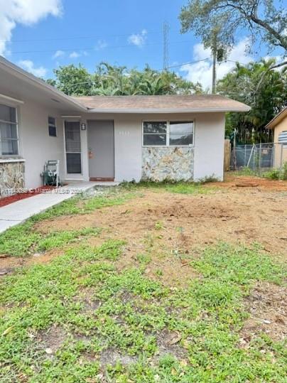 THIS 2/2 IS A MUST IN THE HEART OF DANIA BEACH. FRESHLY PAINTED AND CLEANED, NEW FLOORS, NEW SHOWERS, WASHER AND DRYER IN THE UNIT. AND READY FOR MOVE IN. CLOSE TO MAJOR HIGHWAYS AND FINE DINING. HARD ROCK CASINO & HOTEL, A1A, AND PLACES OF WORSHIP ARE ALSO CLOSE IN THE AREA. YOU'LL LOVE IT. SCHEDULE AN APPOINTMENT IMMEDIATELY!