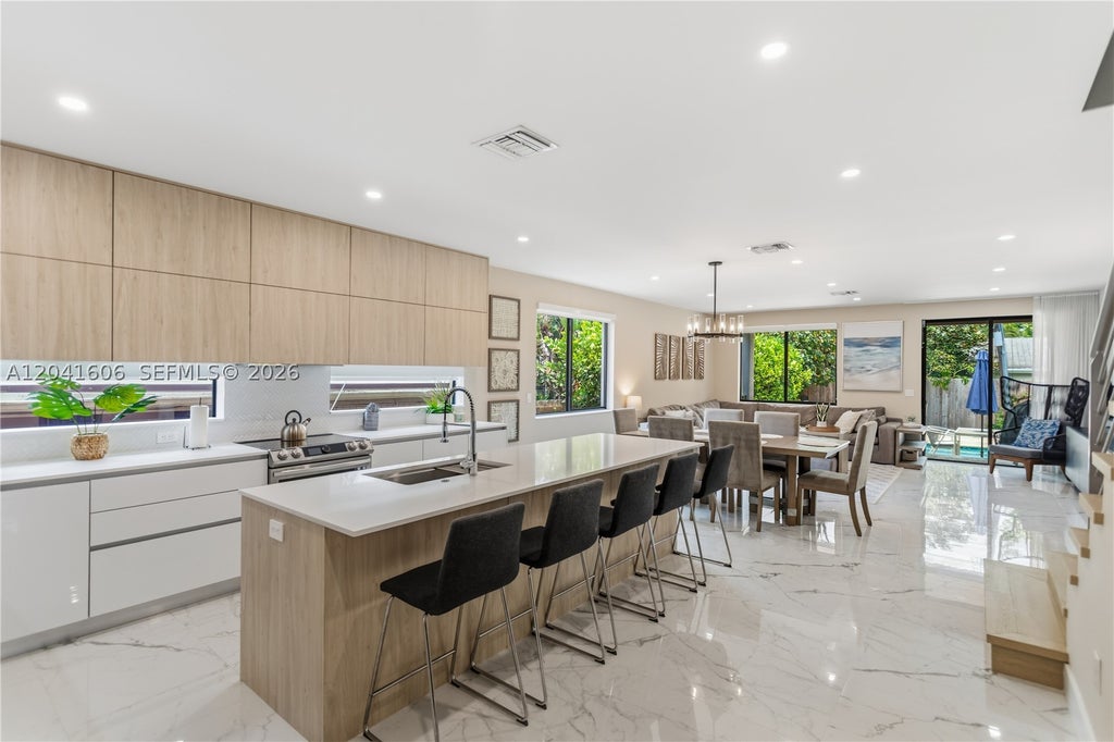 Photo of 809 SW 10th St, Fort Lauderdale, FL 33315 (MLS # A12041606)