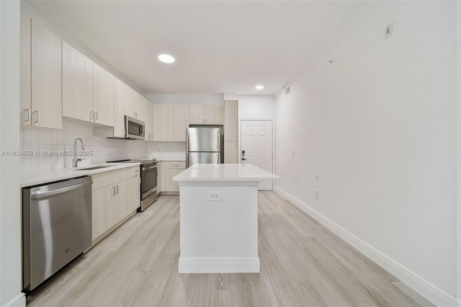 10170 SW 7th St 40-402
