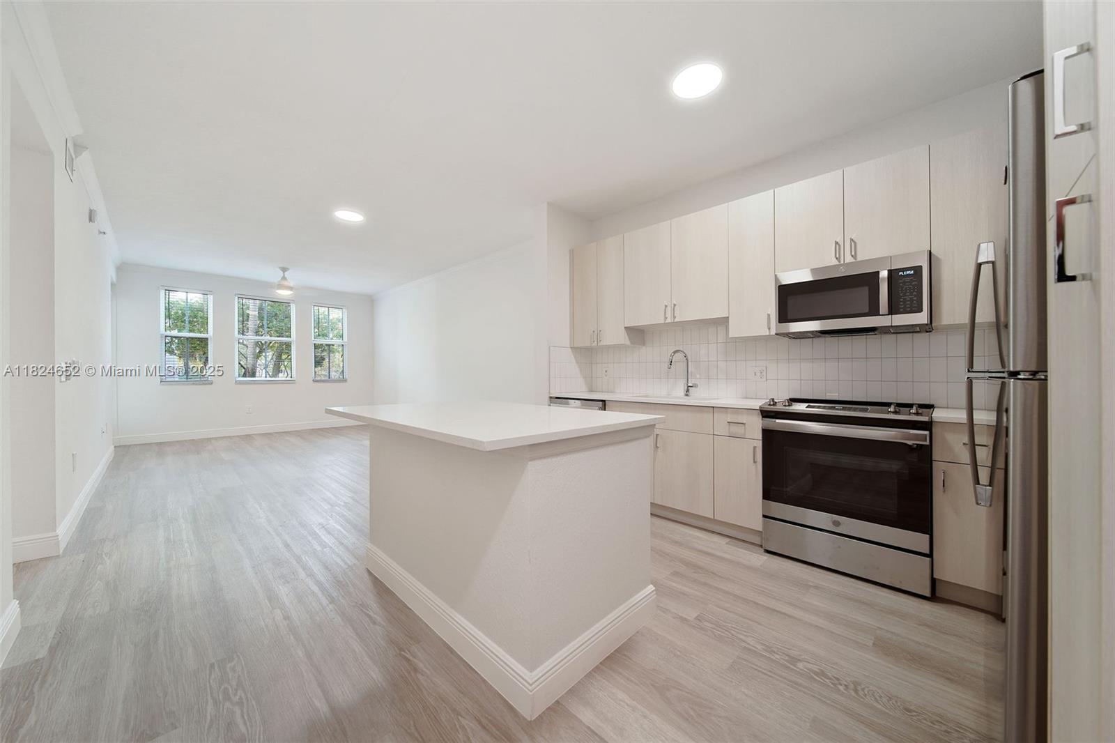 10170 SW 7th St 40-402