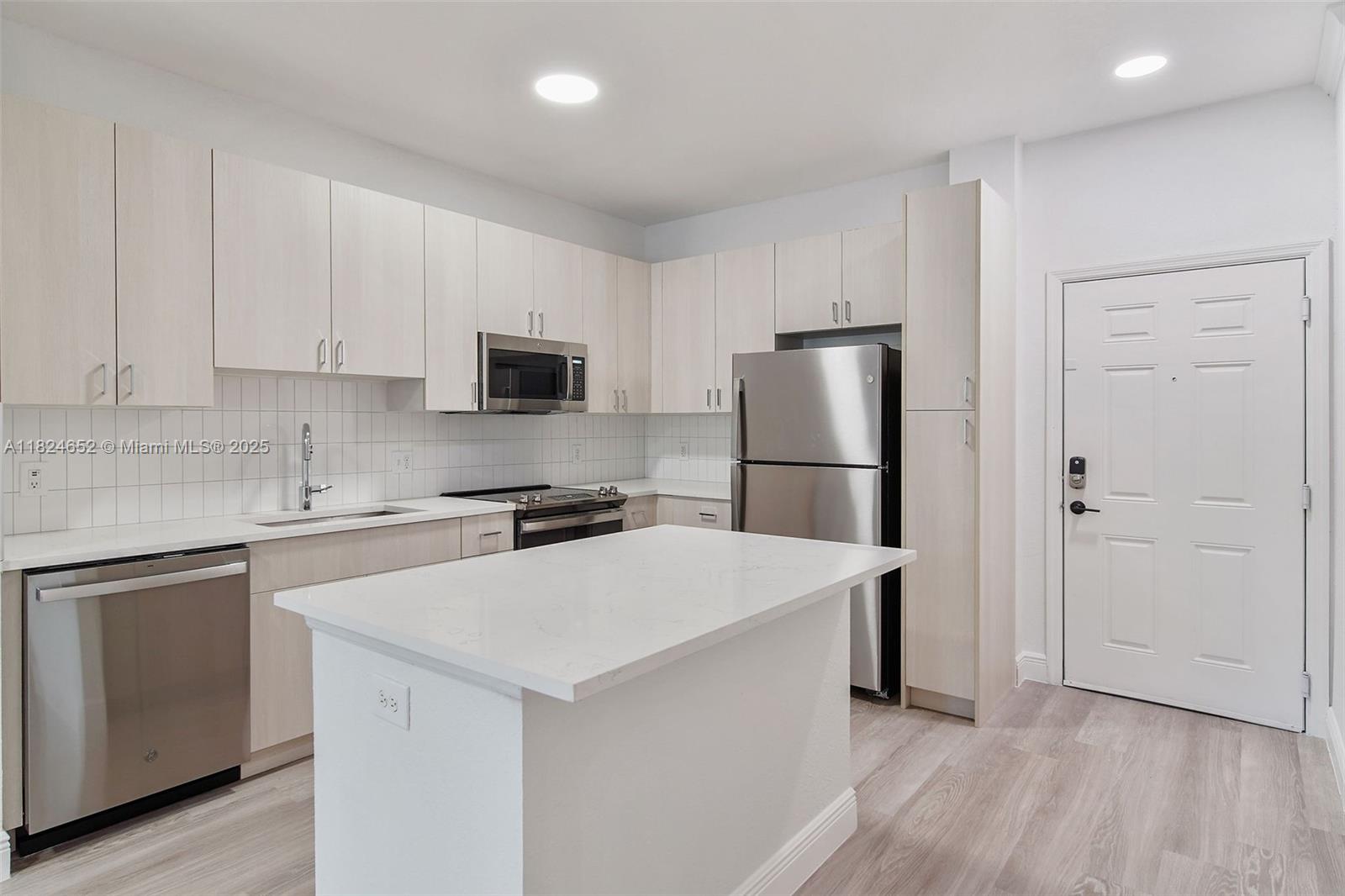 10170 SW 7th St 40-402