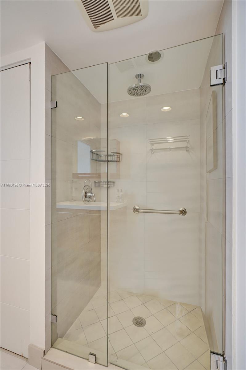 THE TOWERS OF QUAYSIDE CO - Residential