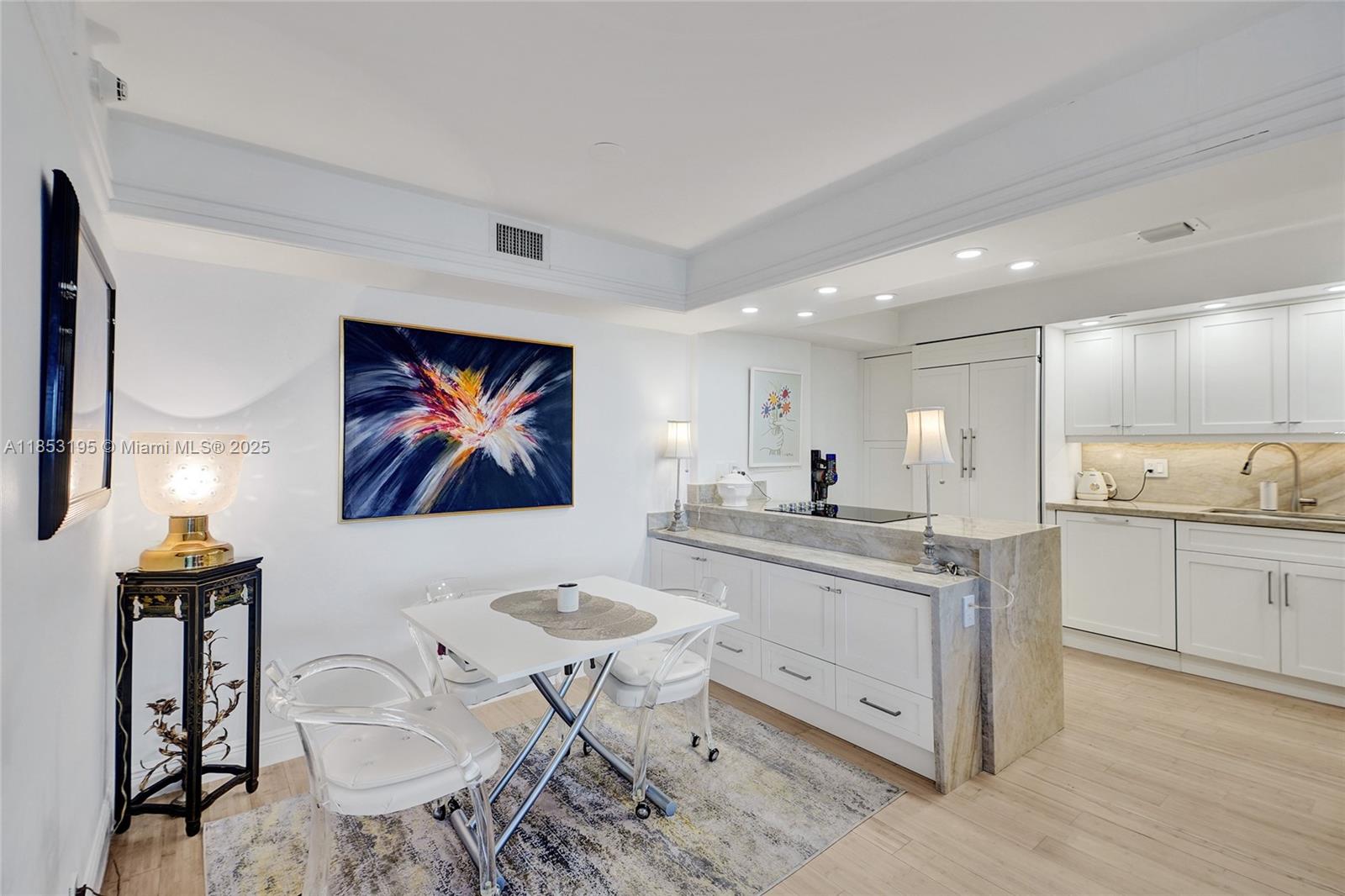 THE TOWERS OF QUAYSIDE CO - Residential