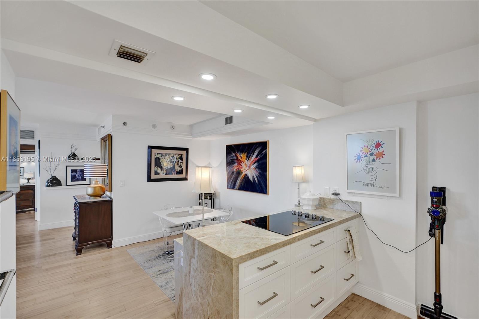 THE TOWERS OF QUAYSIDE CO - Residential