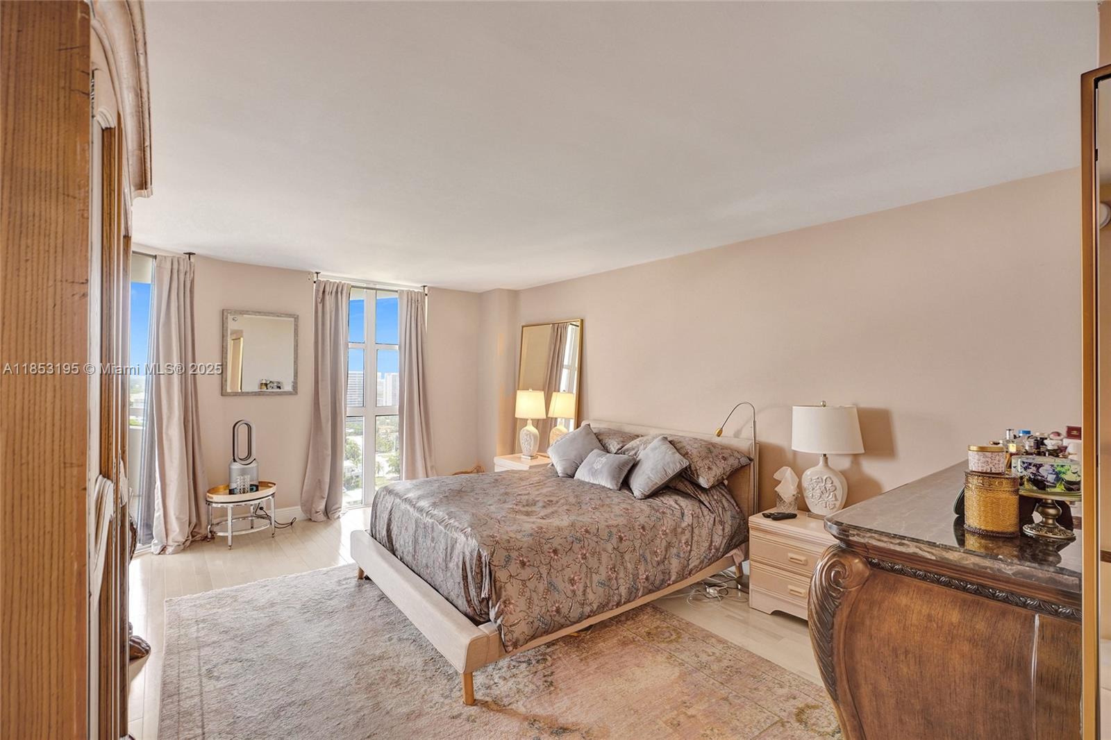 THE TOWERS OF QUAYSIDE CO - Residential