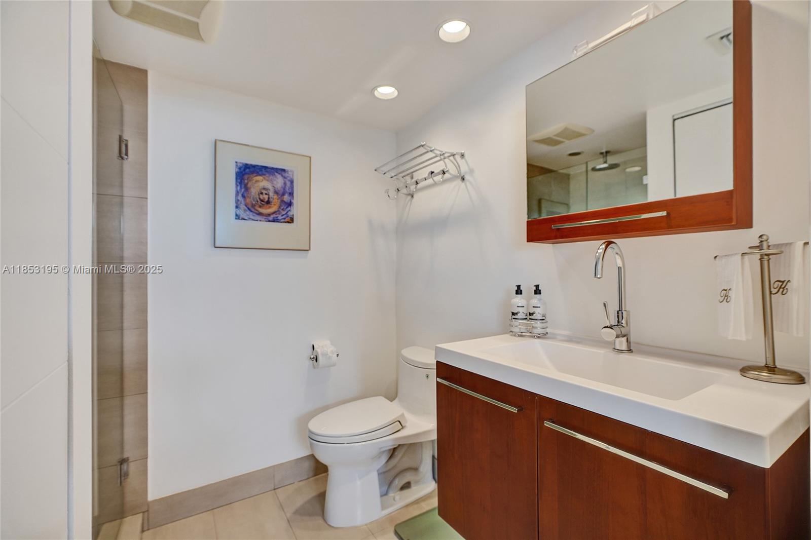 THE TOWERS OF QUAYSIDE CO - Residential