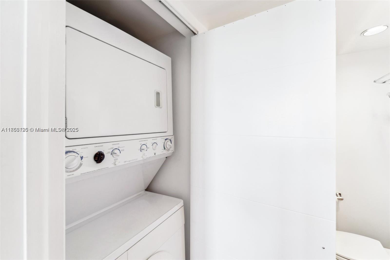 THE TOWERS OF QUAYSIDE CO - Residential