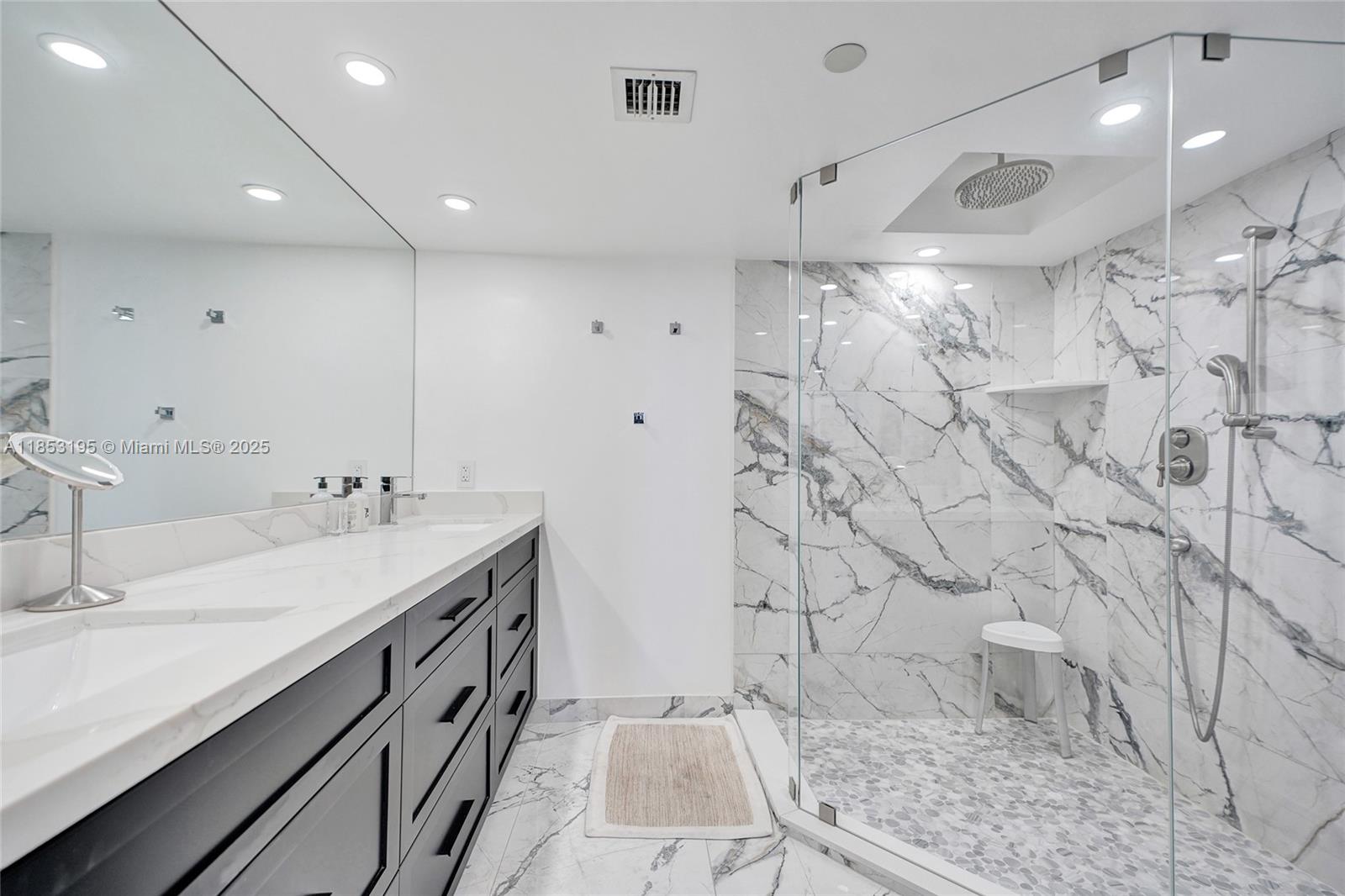 THE TOWERS OF QUAYSIDE CO - Residential