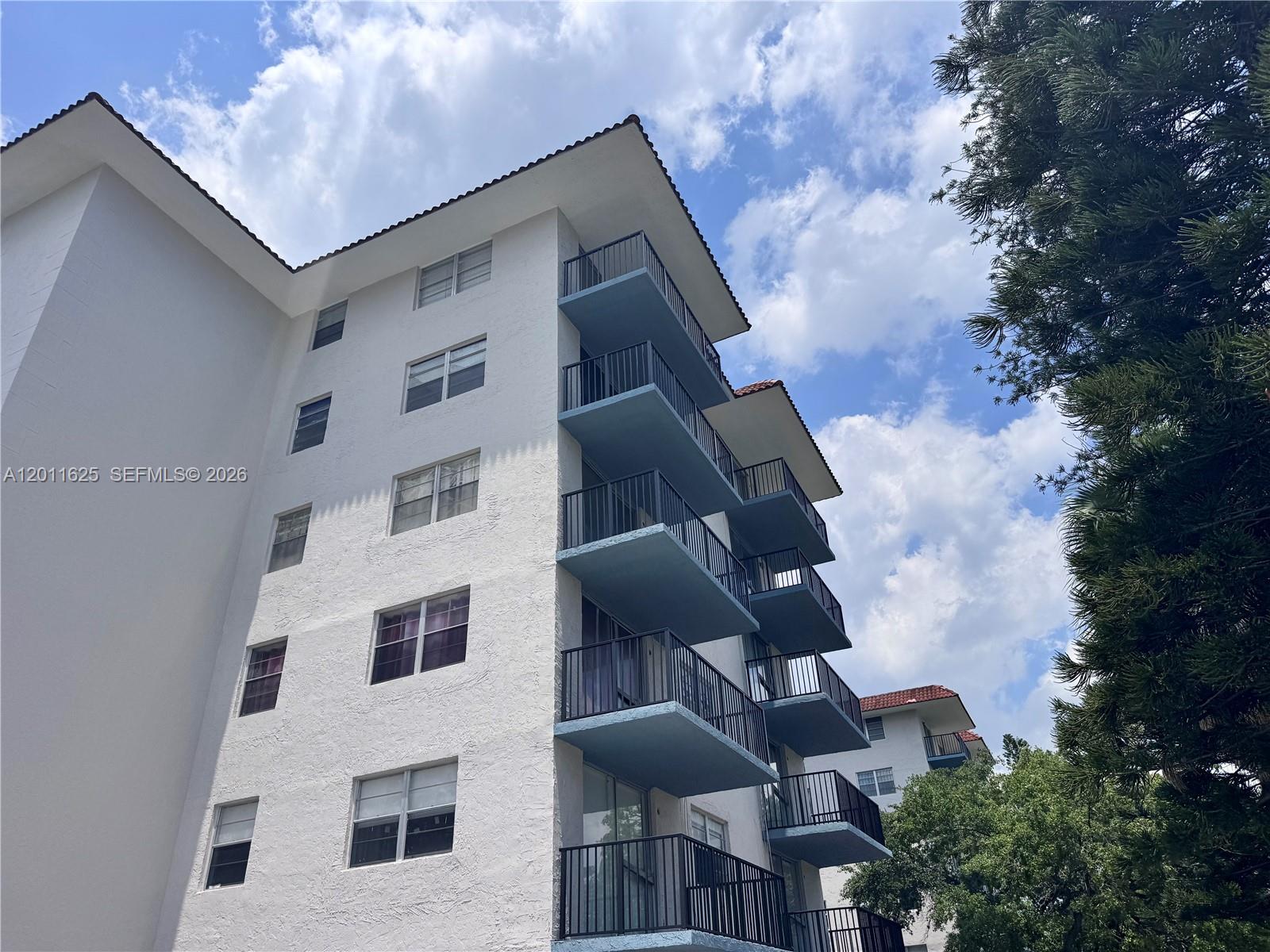 12590 CORONADO TOWERS CON - Residential