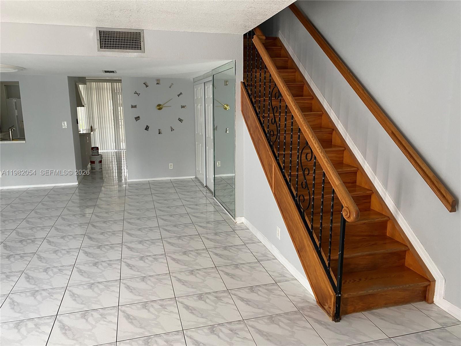 TOWNHOUSES OF VENETIAN PA - Residential Lease