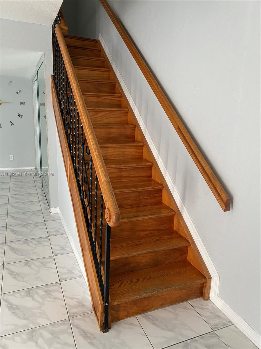 TOWNHOUSES OF VENETIAN PA - Residential Lease