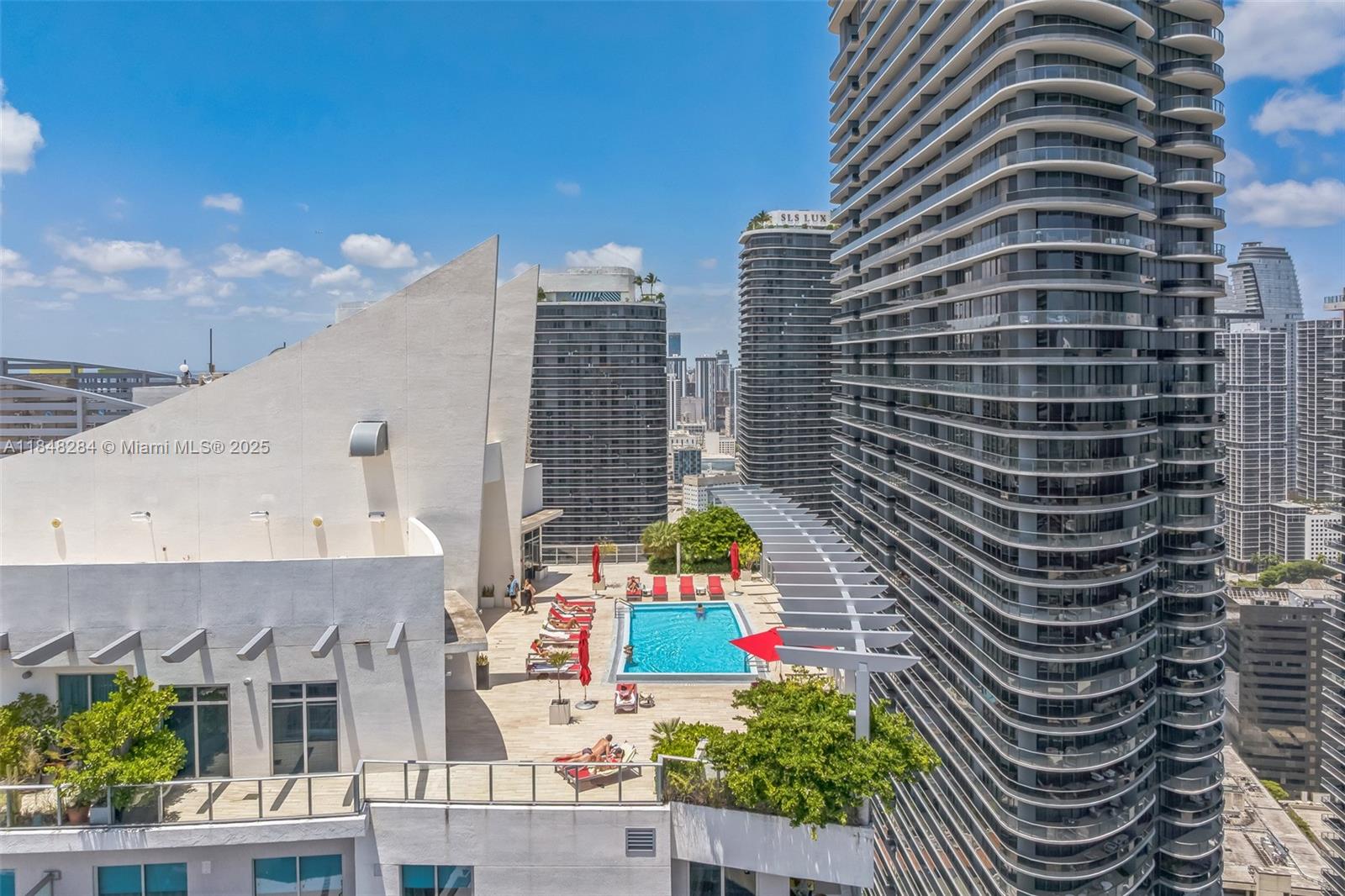 1100 MILLECENTO RESIDENCE - Residential