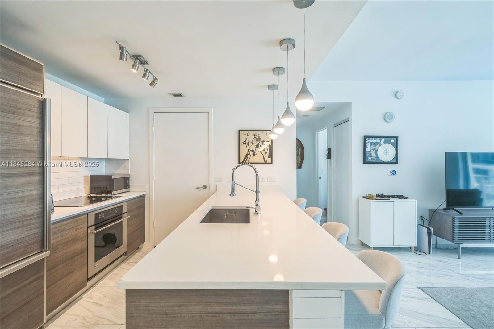 1100 MILLECENTO RESIDENCE - Residential