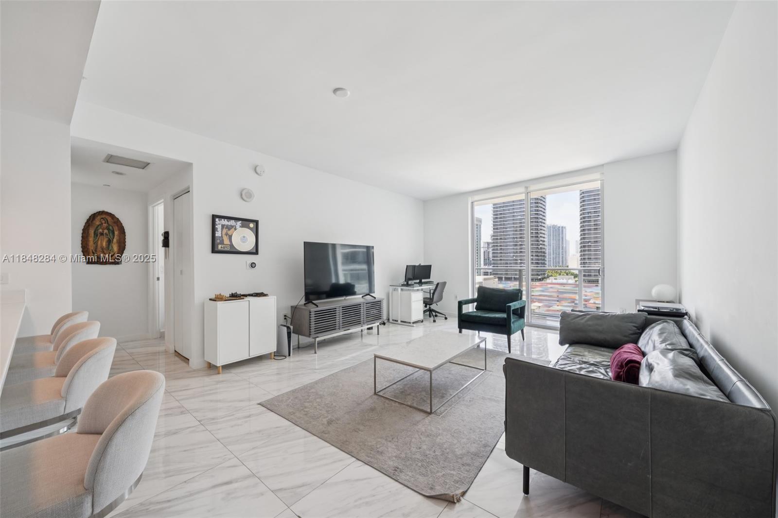 1100 MILLECENTO RESIDENCE - Residential