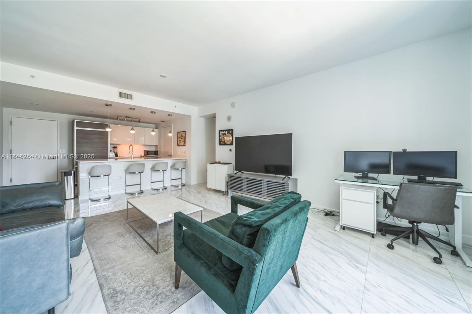 1100 MILLECENTO RESIDENCE - Residential