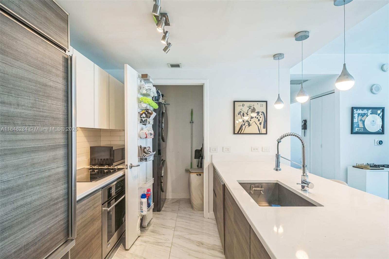 1100 MILLECENTO RESIDENCE - Residential