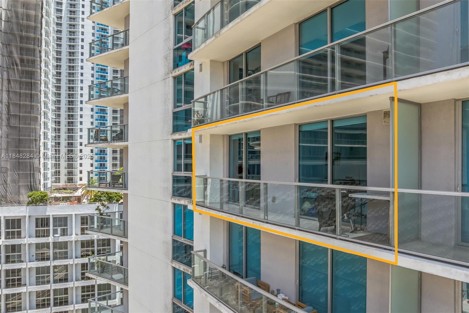 1100 MILLECENTO RESIDENCE - Residential