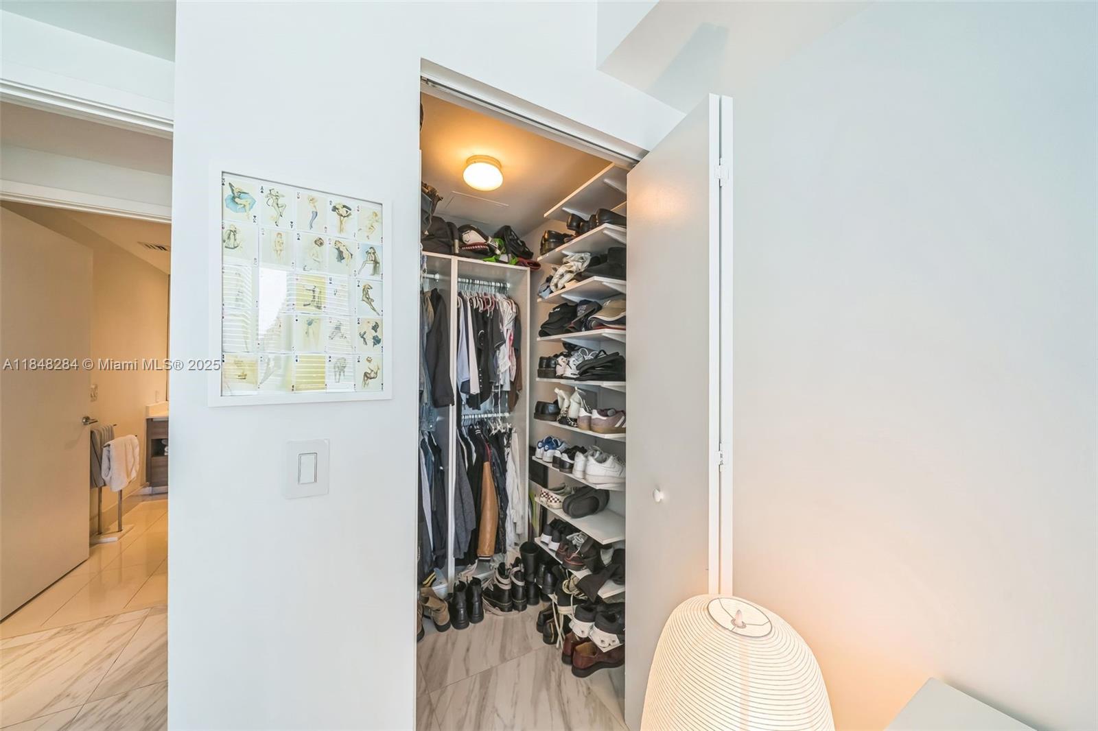 1100 MILLECENTO RESIDENCE - Residential