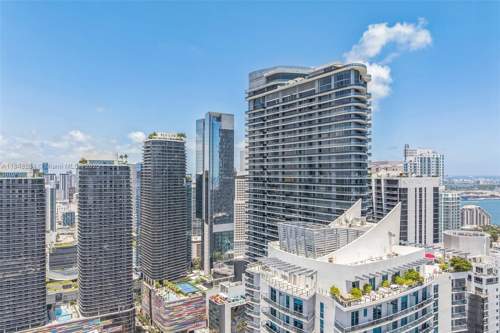 1100 MILLECENTO RESIDENCE - Residential