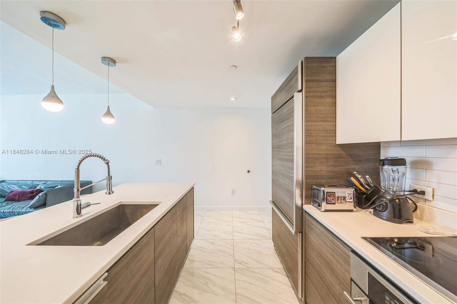 1100 MILLECENTO RESIDENCE - Residential