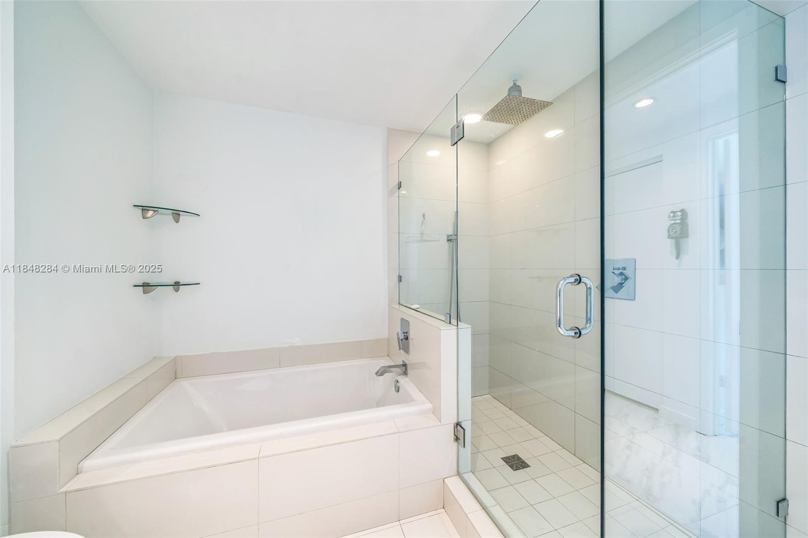 1100 MILLECENTO RESIDENCE - Residential