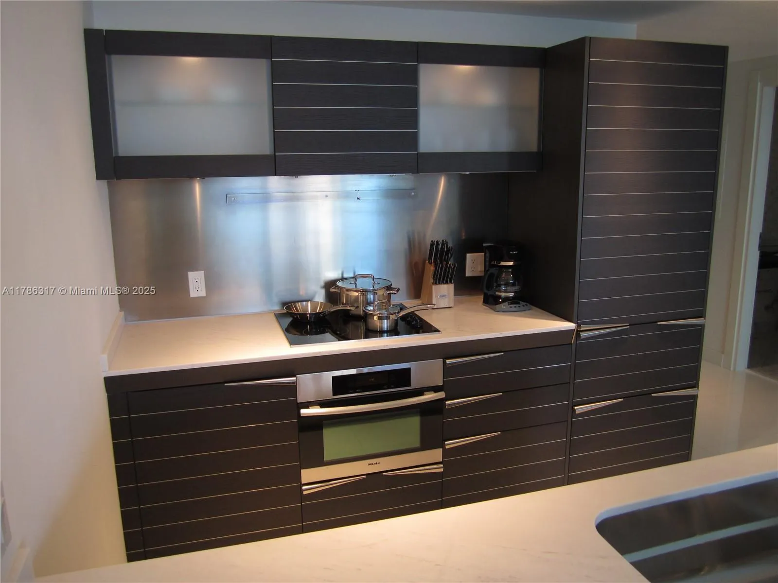 Miami, Florida 33131, United States, 1 Bedroom Bedrooms, ,2 BathroomsBathrooms,Residential,Active,115480