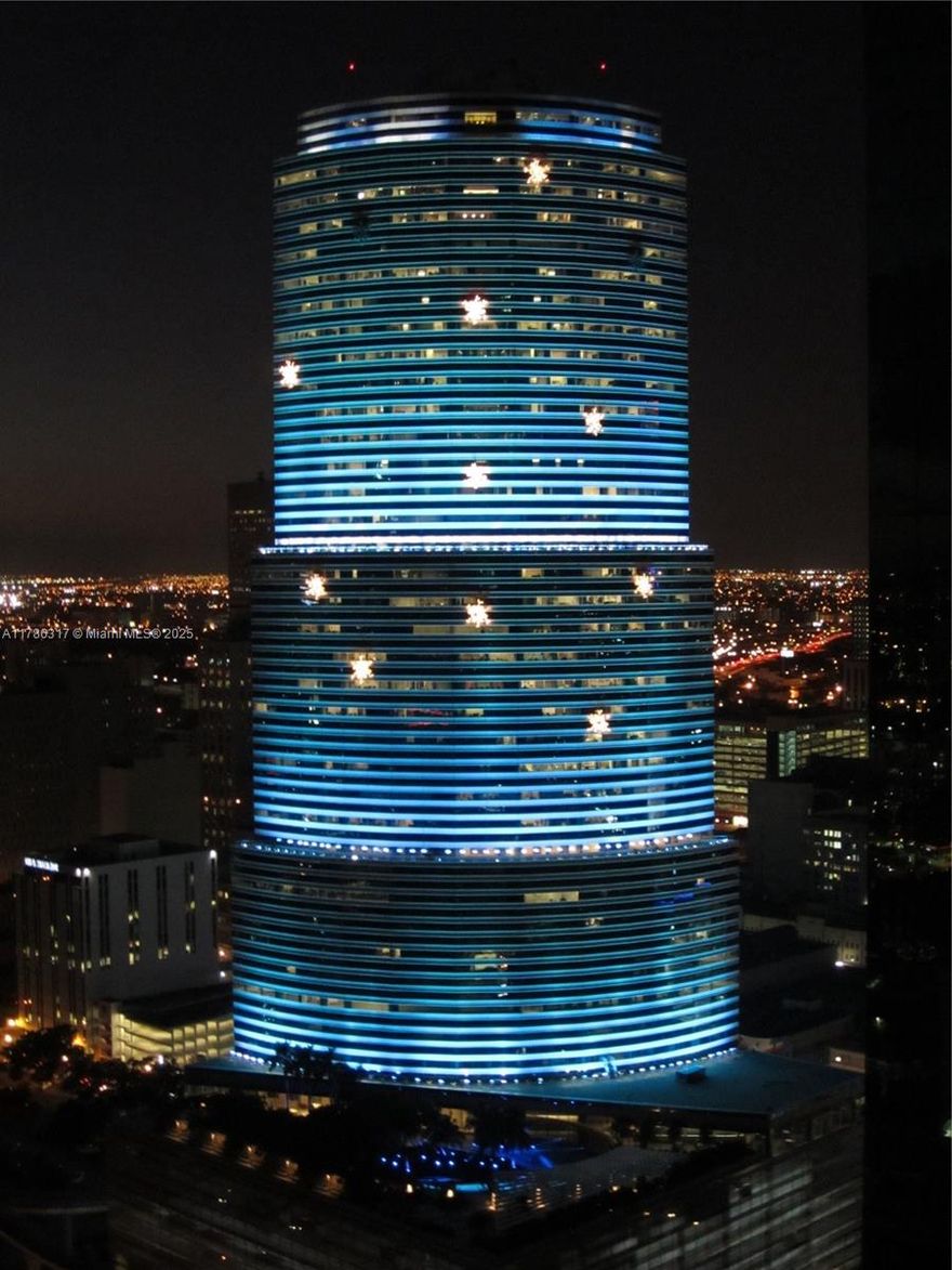 ! bedroom and 1 1/2 Bathroom, Furnished Unit is waiting for you in ONE of the most sophisticated Condo in Downtown Miami...
Great Amenities, Fabulous Location, Fantastic Service....
AMAZING is the best word to describe this magnificent place...
Visit us ASAP......Before is gone....