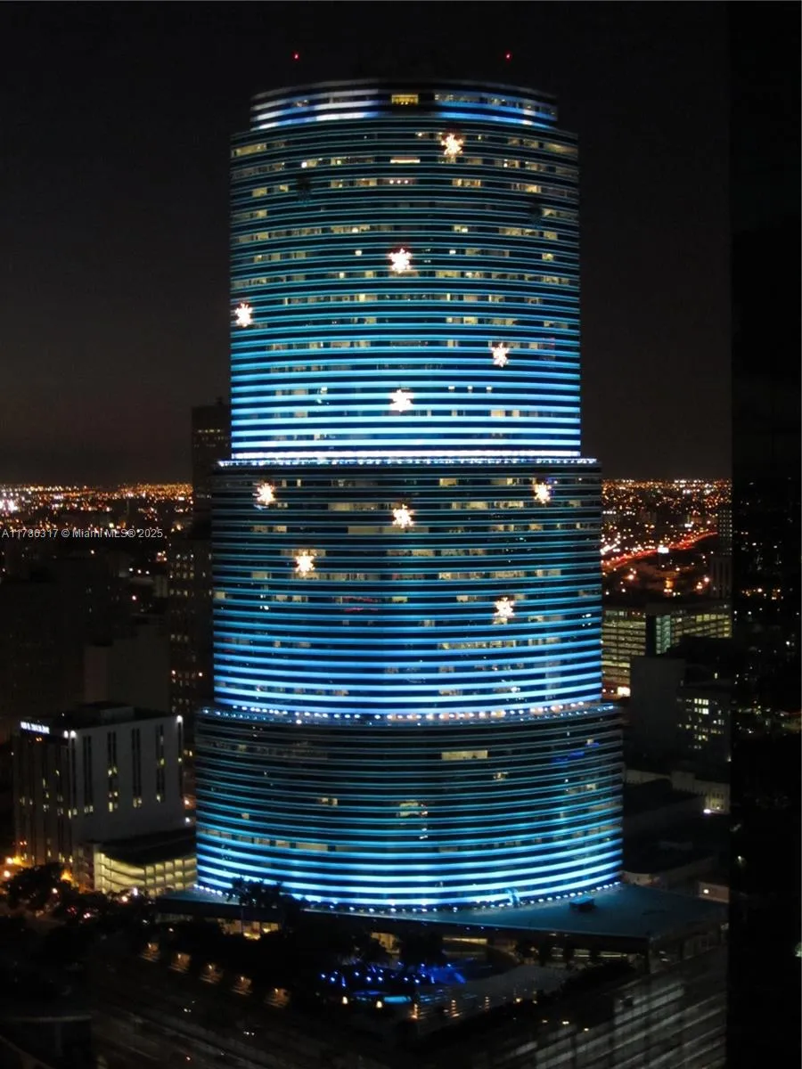 Miami, Florida 33131, United States, 1 Bedroom Bedrooms, ,2 BathroomsBathrooms,Residential,Active,115480