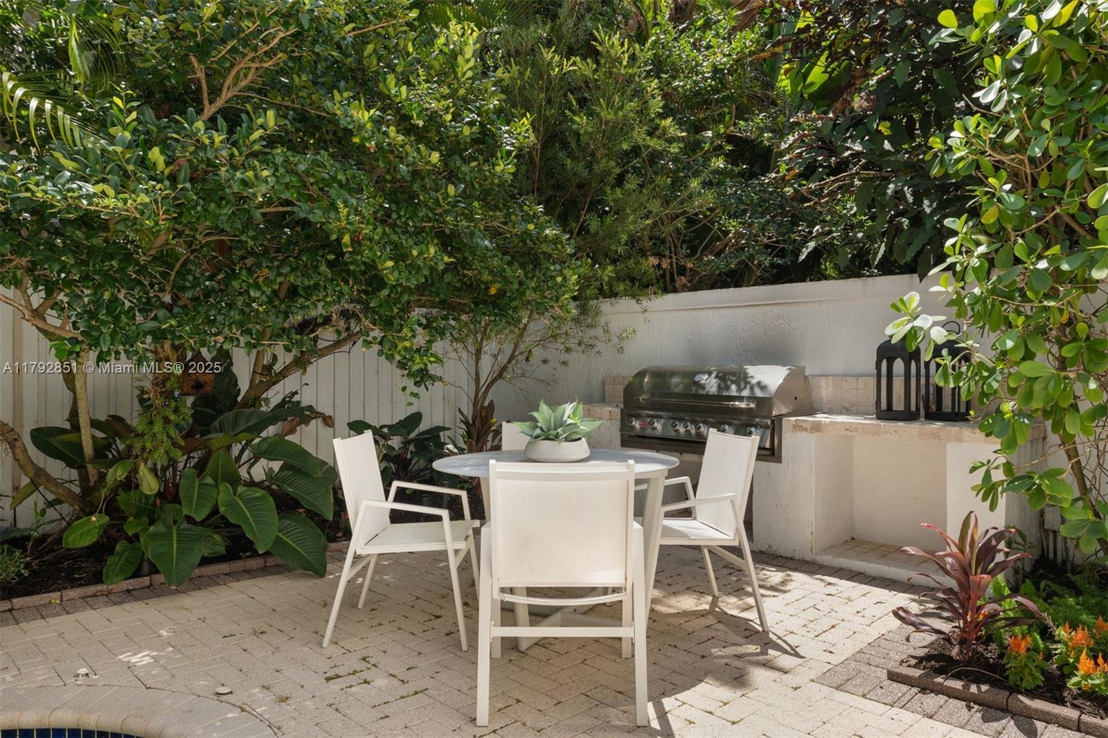 UNIVERSITY PLACE - Residential