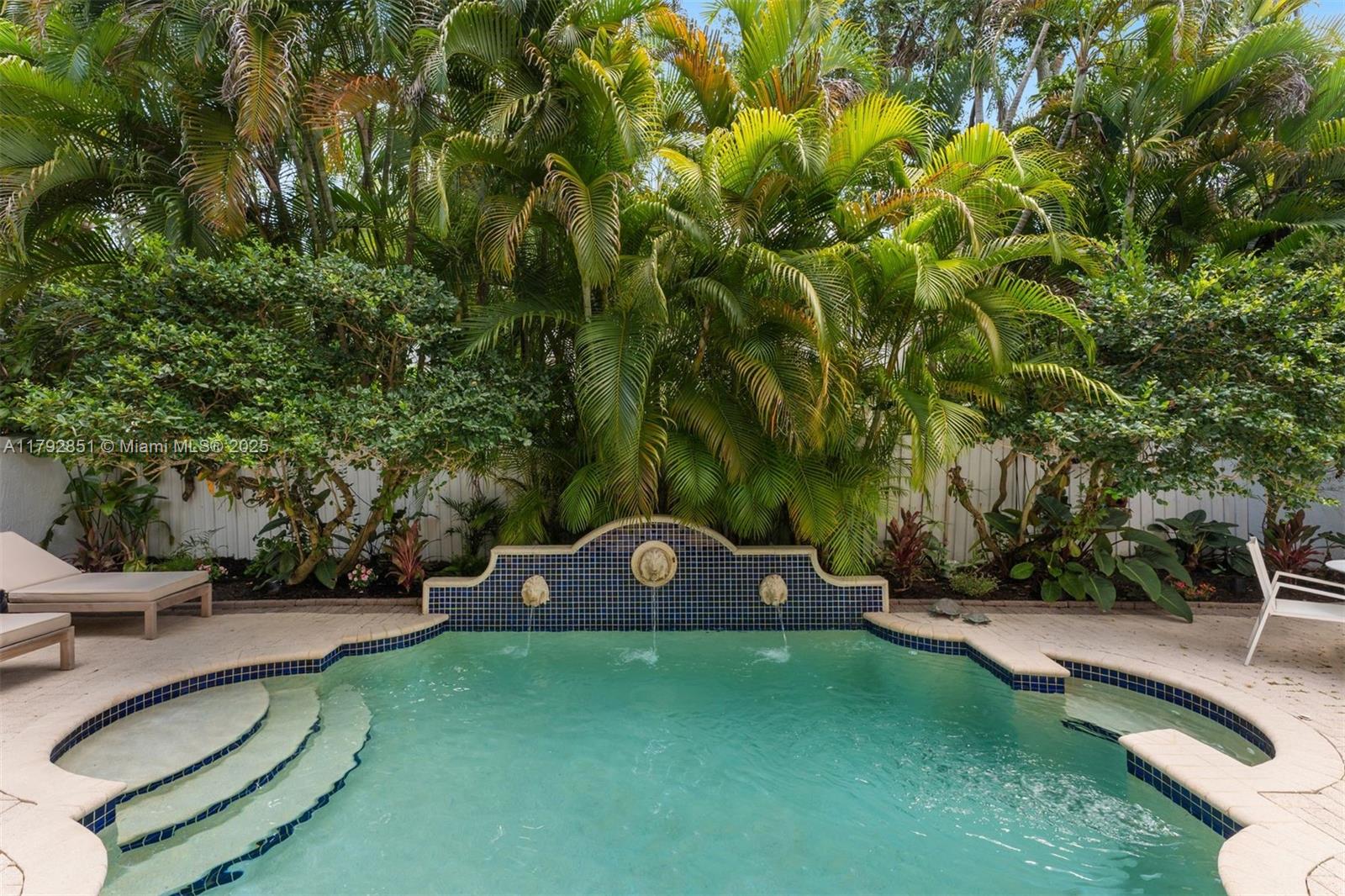 UNIVERSITY PLACE - Residential