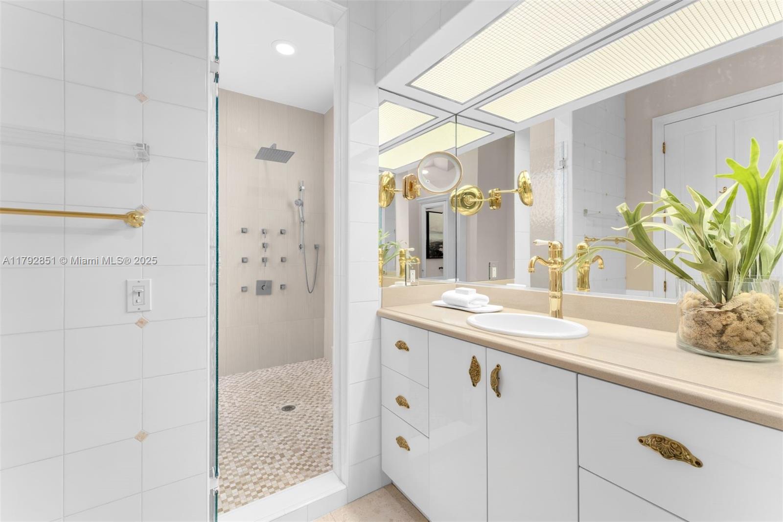 UNIVERSITY PLACE - Residential