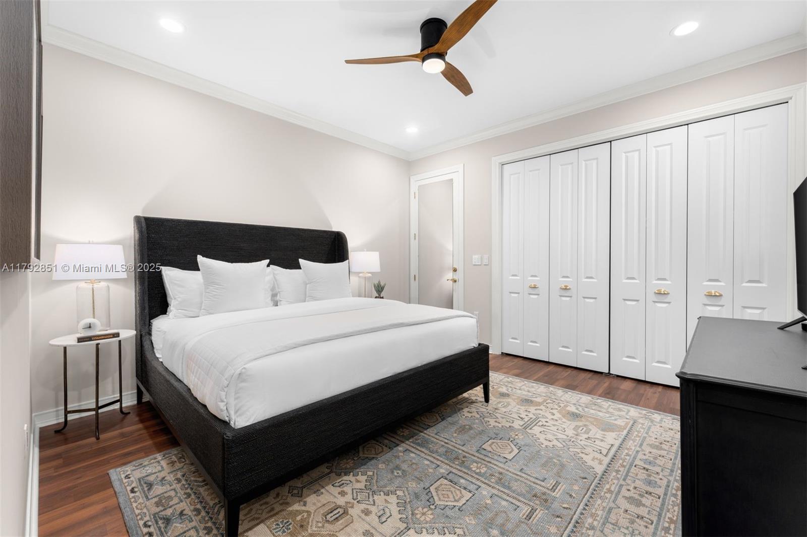 UNIVERSITY PLACE - Residential