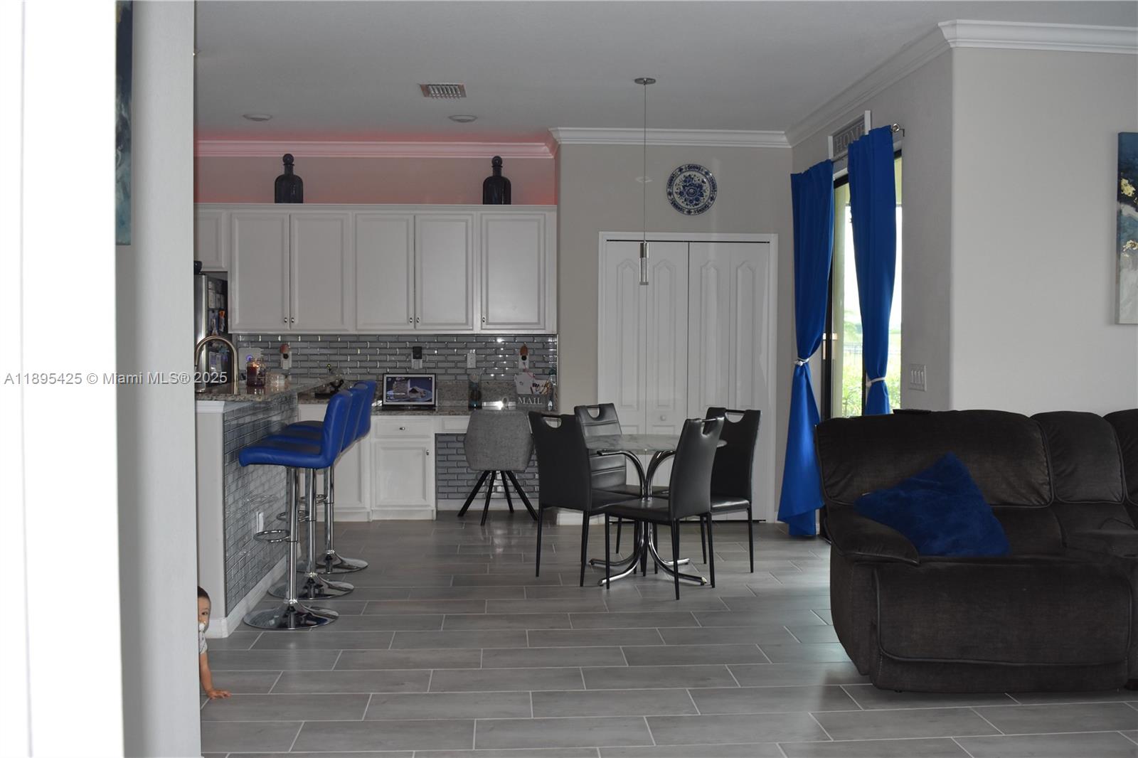 PORTICO - Residential