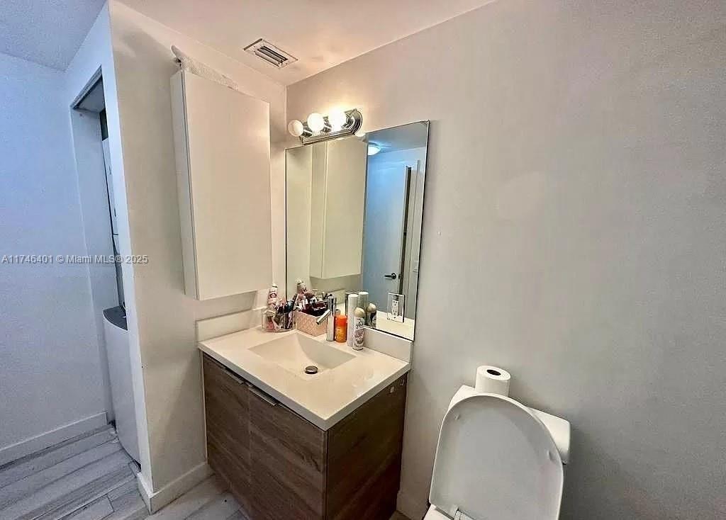 1560 Meridian Ave 207