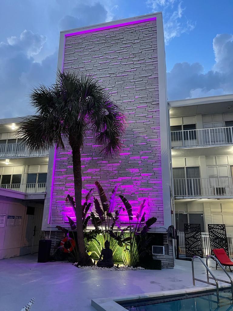 FRESH UNIT, NEW FLOOR, NEW A/C, NEW KITCHEN WITH SS APPLIANCES,REFRIGERATOR, E-RANGE, MICROWAVES, DISHWASHER, WHITE WASHER/DRYER, NEW BATHROOM, NEW CLOSETS ETC...FOR FAST APPROVAL, PLEASE SEE THE RENTAL APPLICATION IN ATTACH TO BE FILLED OUT & DOCUMENTED BY EACH ADULT TENANT, PARKING AVAILABLE NOT INCLUDED, QUIET PET ARE WELCOME WITH A YEARLY FEE NON REFUNDABLE.