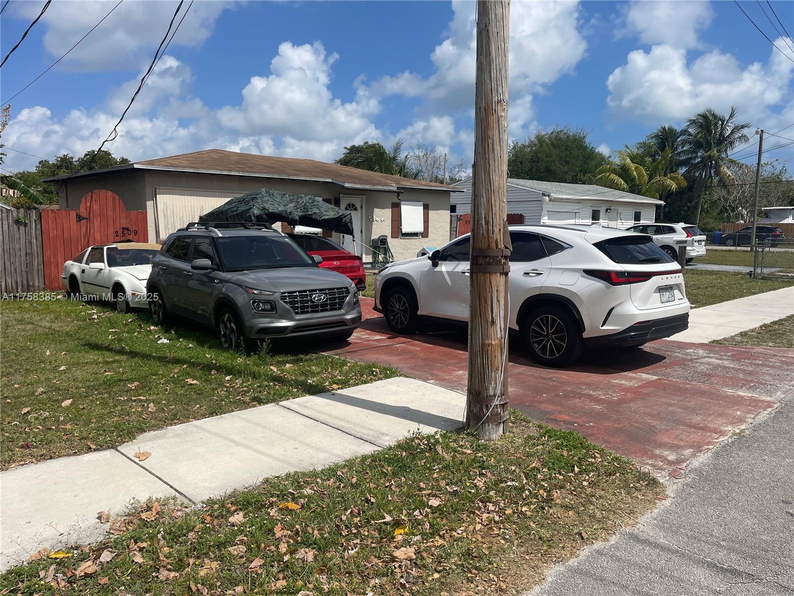 HOLLYWOOD TERRACE - Residential